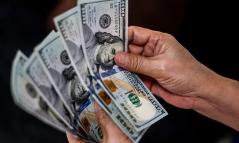 Đồng bạc xanh suy yếu