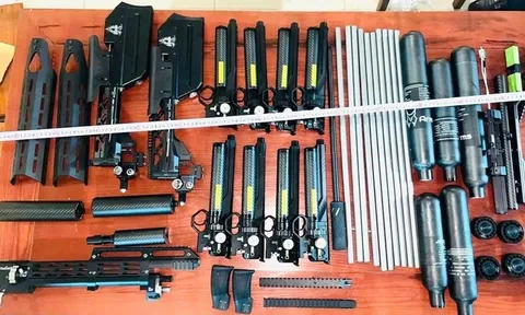 Xe khách vận chuyển trái phép 149 linh kiện súng quân dụng