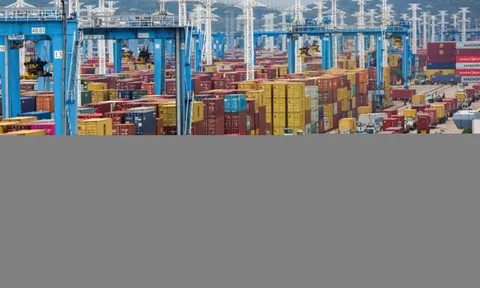 Trung Quốc thặng dư thương mại 1.000 tỷ USD: Tiền chảy về đâu?