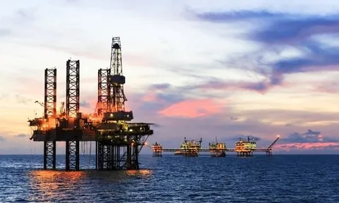 GAS, BSR, POW, PLX cùng các cổ phiếu năng lượng đồng loạt tím trần: Điều gì đang xảy ra