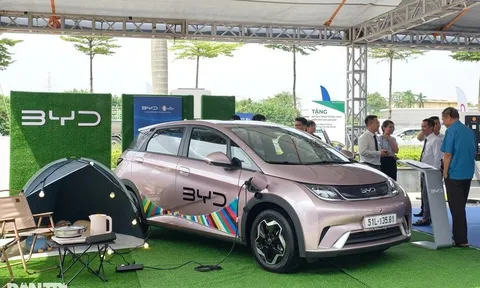 Ô tô nhập về Việt Nam nhiều nhất từ trước đến nay