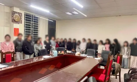 Vạch trần đường dây mua bán người núp bóng massage, karaoke: 21 thiếu nữ bị ép rót bia, bấm bài rồi bị bán qua tay nhiều chủ