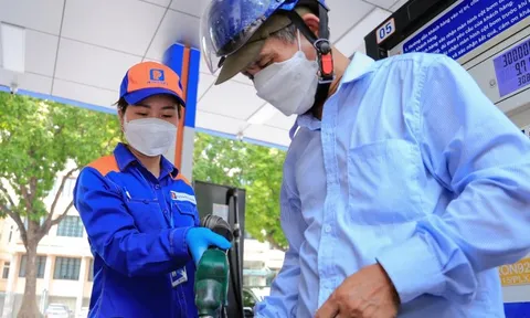 Giá xăng sắp đứt mạch giảm?