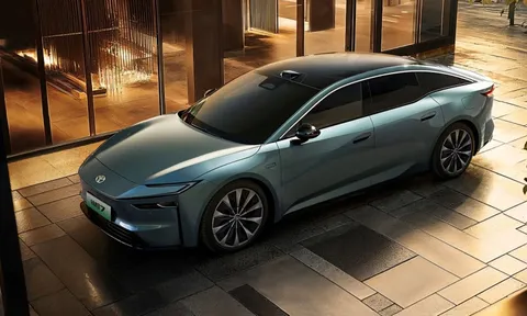 Sắp mở bán ô tô điện Toyota lớn hơn Camry: 'Ruột' Huawei, tầm hoạt động 700 km, giá tương đương 760 triệu đồng