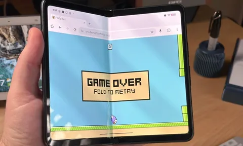 Phiên bản mới của Flappy Bird là trò chơi tốn điện thoại nhất từ trước đến nay?