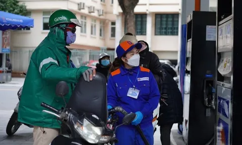 Giá xăng giảm nhẹ, dầu diesel tăng hơn 400 đồng mỗi lít