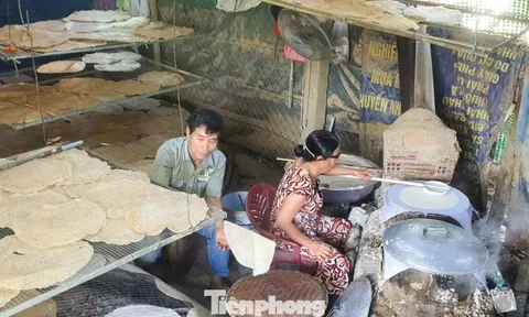 Đặc sản vào vụ Tết, làng nghề 'đỏ lửa' suốt ngày đêm