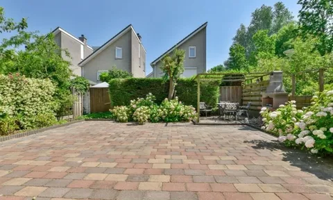 Lưu ý quan trọng khi chọn đá lát sân vườn biệt thự bền, đẹp