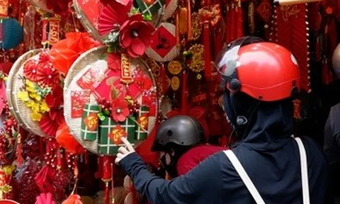 Sắm Tết 2026: Dân thắt chặt hầu bao, "chợ mạng" lấn lướt chợ truyền thống