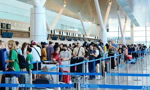 Sân bay Tân Sơn Nhất chính thức bước vào cao điểm Tết