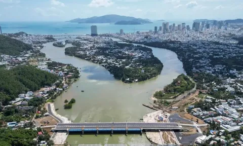 Cho xe lưu thông trên cầu đập ngăn mặn sông Cái Nha Trang từ 13-2