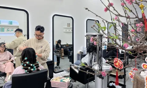 Dịch vụ làm đẹp cận Tết quá tải: Khách xếp hàng chờ từ 3 giờ sáng