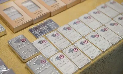 Giá bạc bất ngờ đảo chiều giảm