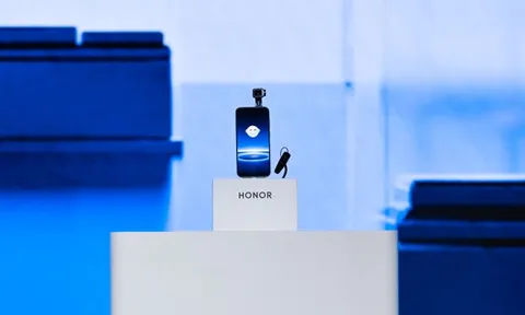 Một thương hiệu Trung Quốc vừa bất ngờ ra mắt Robot Phone - 'Loài smartphone mới' biết chuyển động như robot