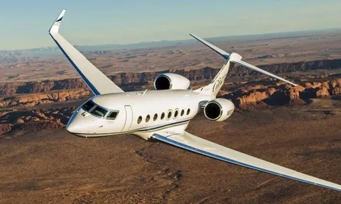 Làn sóng thuê chuyên cơ 'tháo chạy' khỏi Trung Đông, giá nào cũng được