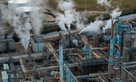 Đằng sau cú sốc dầu mỏ đe dọa cả thế giới