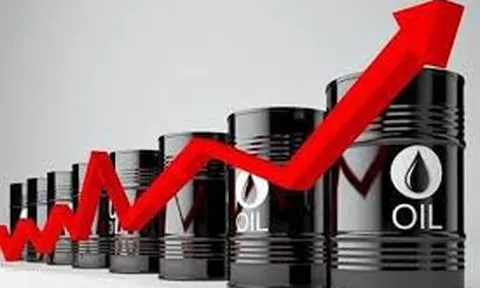 Giá dầu thế giới hôm nay 13/3: Tăng mạnh trên 102 USD/thùng, kéo theo giá xăng trong nước