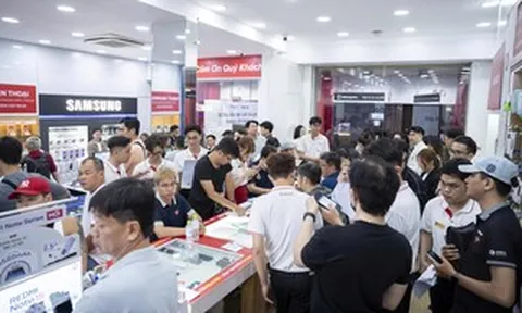 Sôi động thị trường smartphone cao cấp