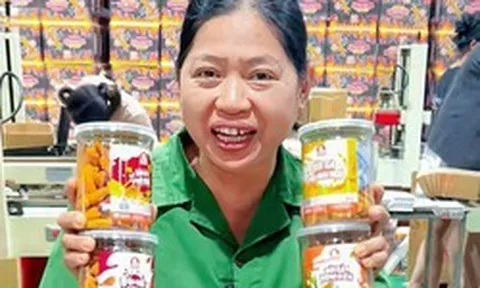 Người phụ nữ bán đồ ăn vặt, thu gần 230 tỉ đồng chỉ trong 1 năm