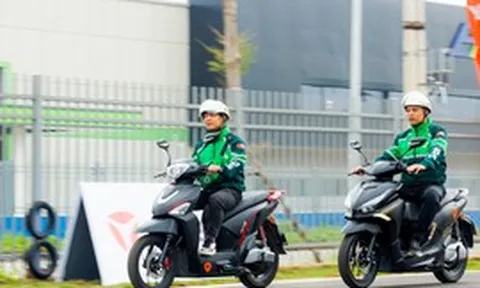 Grab hỗ trợ tài xế chuyển đổi sang xe máy điện