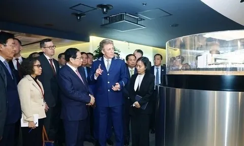 Thủ tướng tìm hiểu ngành năng lượng hạt nhân và tàu điện ngầm của Nga