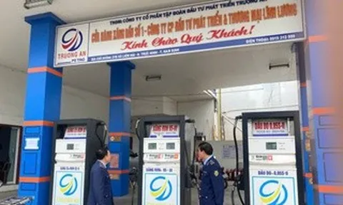 Một cây xăng bị phạt vì bán giá cao hơn quy định