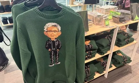 Ai chi 178 USD mua chiếc áo len in mặt CEO Nvidia