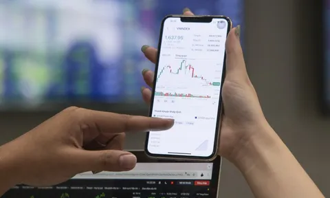 VN-Index vừa thủng 1.600 điểm, toàn thị trường 'đỏ lửa'