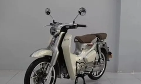 Honda Super Cub nhập Thái giá ngang ngửa SH350i