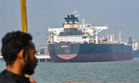 Được Mỹ 'bật đèn xanh', tàu chở 600.000 thùng dầu Iran ung dung vượt eo biển Hormuz đến thẳng một quốc gia, không phải Nga hay Trung Quốc