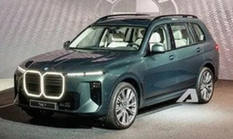 BMW X7 bản điện lộ diện: Thiết kế không quá dị như đàn em, có thể chạy tới 800km/sạc, mạnh hơn nhiều siêu xe