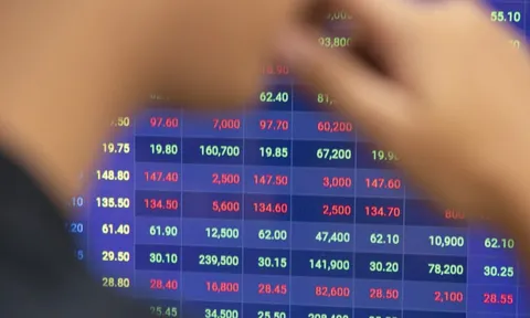 Tiền vào chứng khoán 'mất hút'