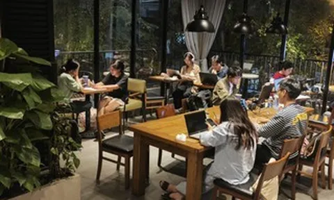 Vào quán cà phê ngồi 10 tiếng chỉ gọi 1 ly nước: Thu phí hay làm ngơ để giữ khách?