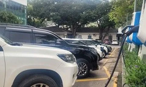 Nếu 100 ngàn xe ô tô cùng sạc một lúc sẽ tác động tới hệ thống điện thế nào?