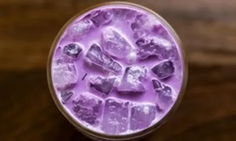 Các chuỗi đồ uống toàn cầu chạy đua thử nghiệm 'matcha mới': Màu tím, ‘ăn ảnh’ mạng xã hội và là nguyên liệu quen thuộc tại Việt Nam