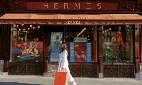 Hàng xa xỉ chật vật giữa xung đột Trung Đông