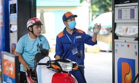Giá xăng dầu giảm rất mạnh, dầu diesel giảm tới gần 10.000 đồng/lít