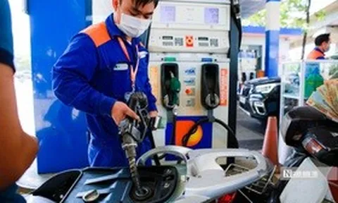 Giá xăng dầu đồng loạt giảm, xăng E5 về mức dưới 22.000 đồng/lít