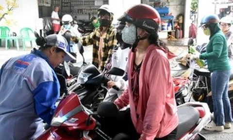 Giá dầu diesel giảm thêm gần 2.000 đồng/lít