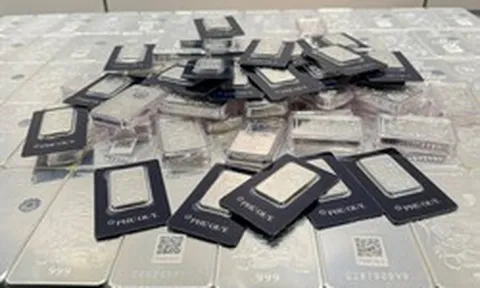 Giá bạc lại mất mốc 80 triệu đồng/kg