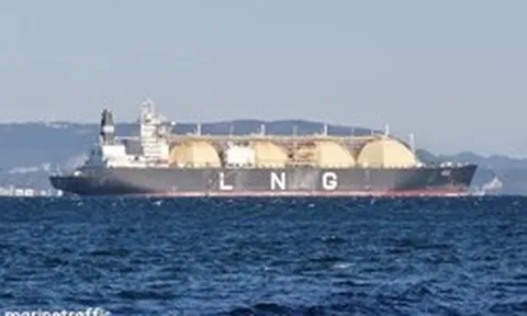 Tin vui từ eo biển Hormuz: Lô hàng LNG đầu tiên 'thông chốt' thành công, điểm đến là quốc gia sát vách Việt Nam