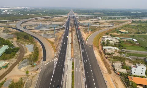 Hôm nay thông xe cao tốc Biên Hòa - Vũng Tàu và loạt tuyến miền Trung