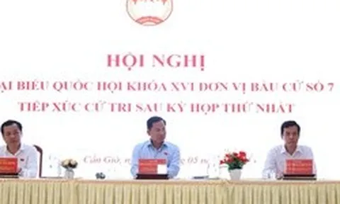 Cử tri Cần Giờ "nóng" chuyện nước sạch, đất đai
