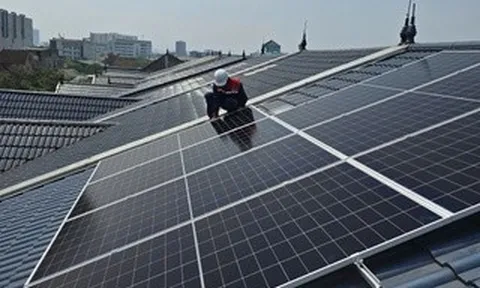 Giá mua điện mặt trời mái nhà còn quá rẻ