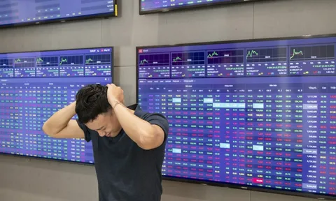 Nhà đầu tư ngoại rút 14.000 tỷ khỏi sàn chứng khoán Việt