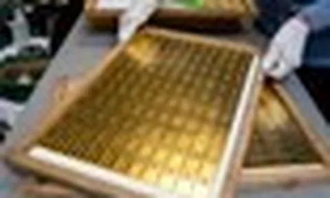 Vàng SJC "mất lái" trong 48 giờ, bạc thỏi bất ngờ phi mã