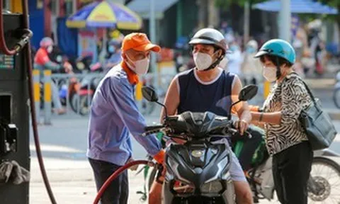 Dầu diesel giảm gần 700 đồng/lít