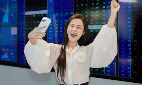 VN-Index vượt đỉnh lịch sử