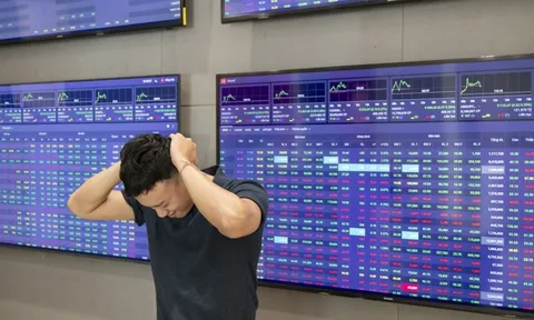 Nhà đầu tư ngoại rút 14.000 tỷ khỏi sàn chứng khoán Việt