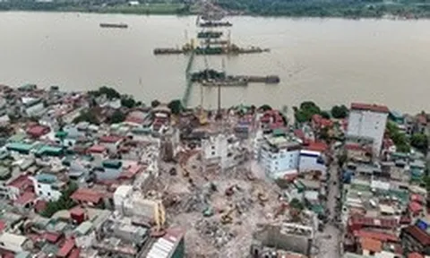 Hà Nội yêu cầu giải phóng mặt bằng các dự án cầu vượt sông Hồng trước 30/5